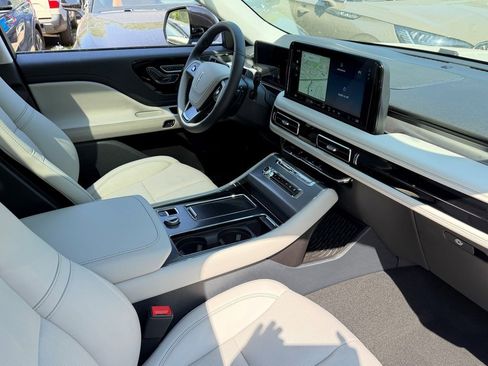 New 2026 Lincoln Aviator AWD image 7