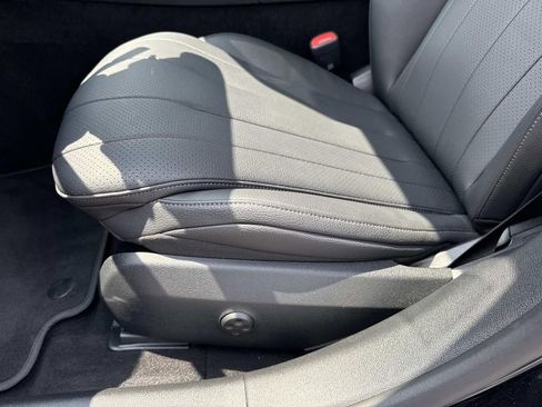 Used 2025 Mercedes-Benz E 450 4MATIC Sedan image 17