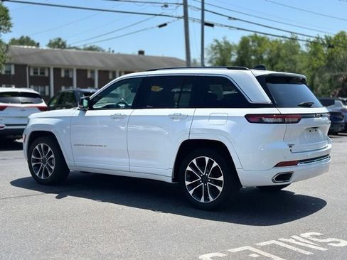 Used 2023 Jeep Grand Cherokee Overland w/ Luxury Tech Group IV AWD/4WD image 4