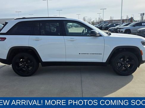 Used 2022 Jeep Grand Cherokee Altitude image 6