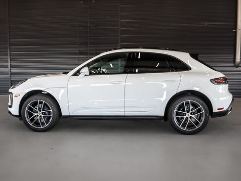 Certified 2026 Porsche Macan AWD/4WD image 2