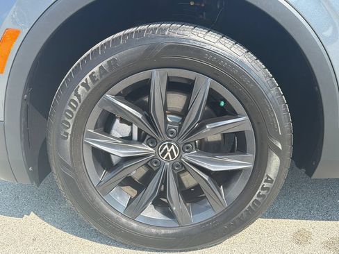 Certified 2023 Volkswagen Tiguan SE FWD image 31