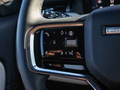 Used 2024 Land Rover Discovery Sport Dynamic SE image 30