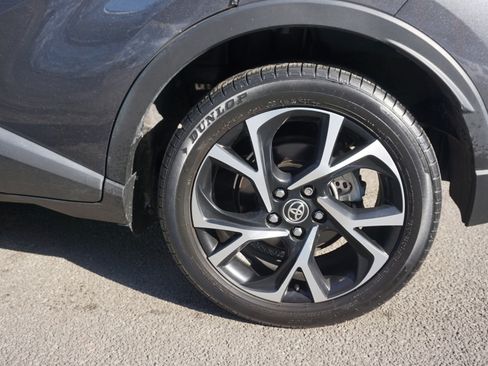 Used 2022 Toyota C-HR XLE image 6