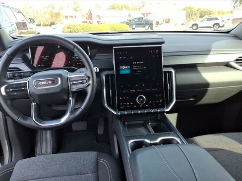 Used 2025 GMC Acadia Elevation image 12