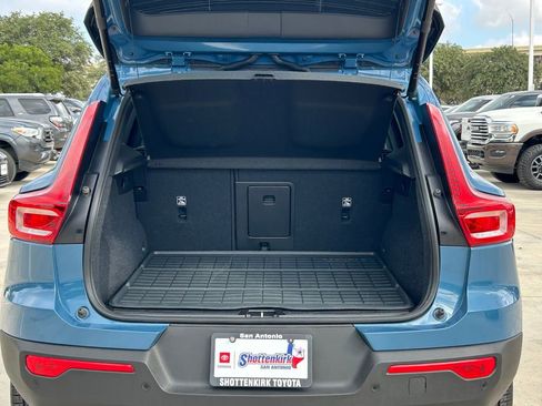 Used 2025 Volvo XC40 B5 Ultra w/ Protection Package image 12