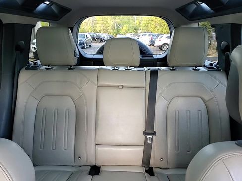 Used 2020 Land Rover Defender 110 SE image 21