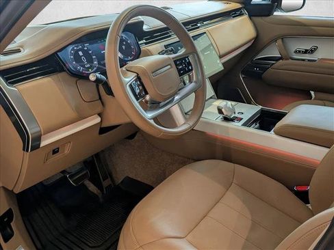 Used 2025 Land Rover Range Rover SV image 10
