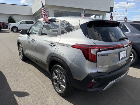 Used 2025 Kia Seltos LX image 7
