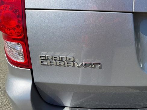 Used 2015 Dodge Grand Caravan SXT FWD image 9