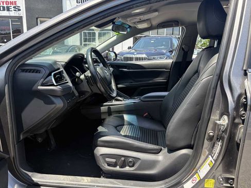 Used 2018 Toyota Camry SE FWD image 9