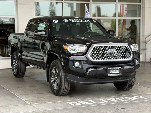 Used 2019 Toyota Tacoma TRD Sport image 8