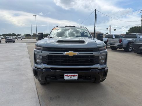 Used 2024 Chevrolet Silverado 2500 Custom w/ Custom Convenience Package AWD/4WD image 2