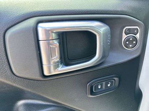Used 2024 Jeep Gladiator Sport AWD/4WD image 17