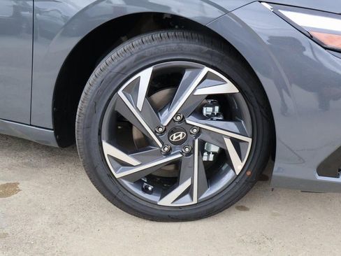New 2025 Hyundai Elantra SEL image 15