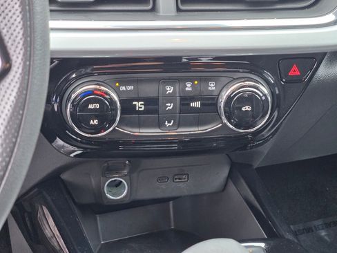 Certified 2025 Chevrolet Trax LT image 25