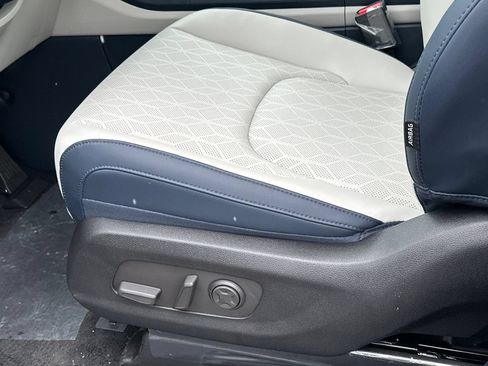 New 2026 Kia Carnival SX w/ SX Dark Edition Package FWD image 18