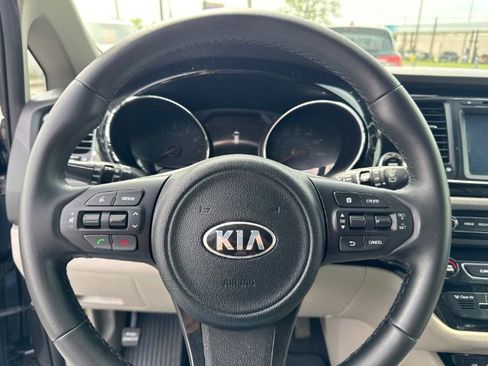 Used 2016 Kia Sedona SX image 17