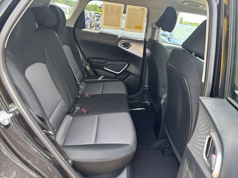 Used 2025 Kia Soul LX w/ LX Technology Package FWD image 23