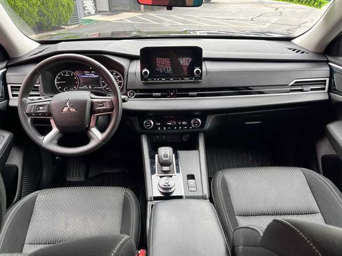 Used 2022 Mitsubishi Outlander ES AWD/4WD image 8