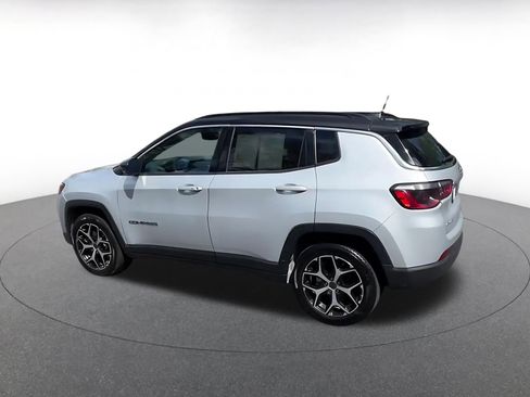 Used 2025 Jeep Compass Limited image 10