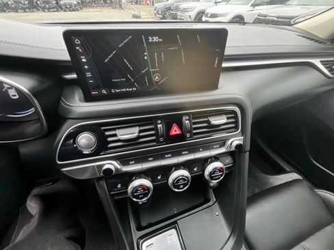 Used 2022 Genesis G70 2.0T image 22