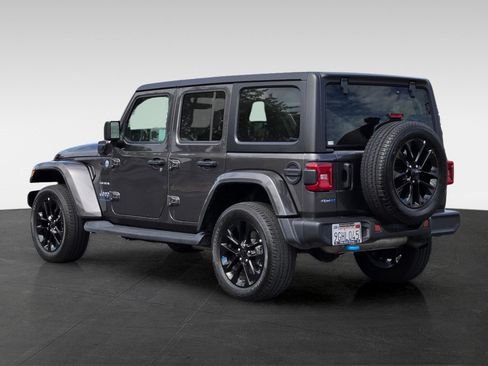 Used 2023 Jeep Wrangler Unlimited Sahara AWD/4WD image 9