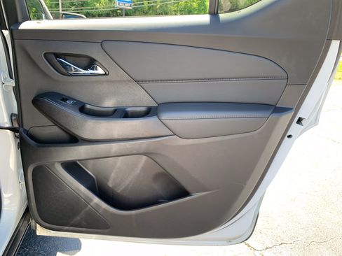 Used 2022 Chevrolet Traverse LT FWD image 40