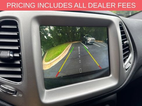 Used 2021 Jeep Compass Latitude w/ Sun and Sound Group AWD/4WD image 5