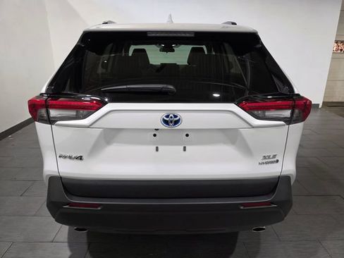 Used 2024 Toyota RAV4 XLE Premium AWD/4WD image 4