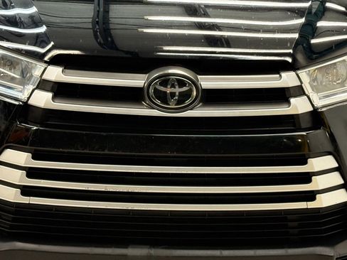 Used 2017 Toyota Highlander XLE image 5