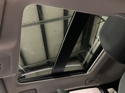 Used 2026 Nissan Kicks SV w/ SV Premium Package image 33