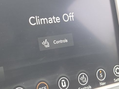 Used 2018 Jeep Grand Cherokee Altitude AWD/4WD image 22