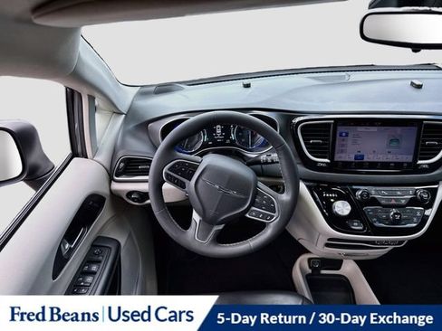 Used 2023 Chrysler Pacifica Touring-L FWD image 27