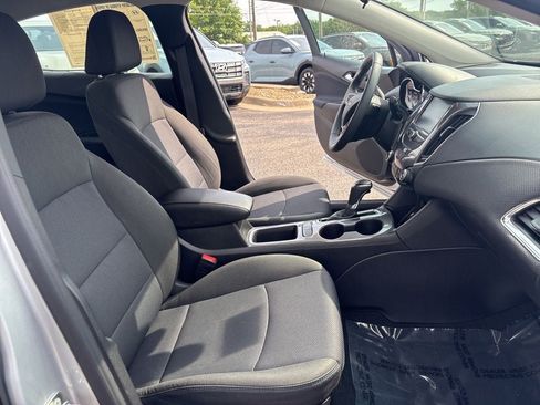 Used 2017 Chevrolet Cruze LT w/ Convenience Package FWD image 33