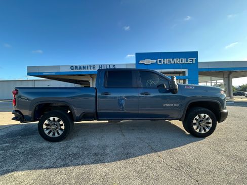 Used 2025 Chevrolet Silverado 2500 Custom w/ Custom Value Package AWD/4WD image 12