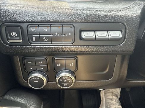 Certified 2021 GMC Yukon Denali image 17