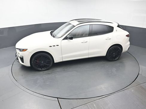 Used 2021 Maserati Levante AWD/4WD image 34