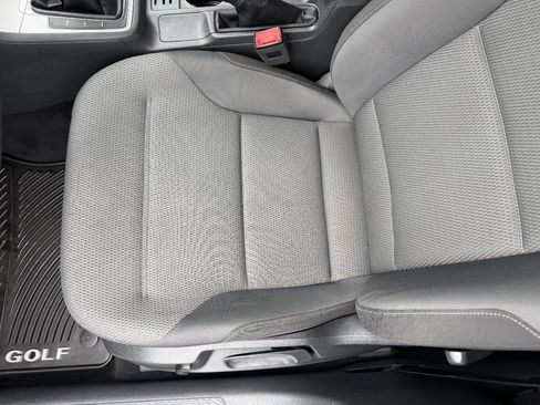 Used 2016 Volkswagen Golf S image 18