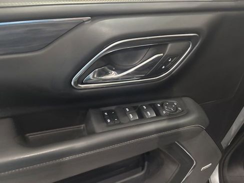 Used 2023 GMC Yukon XL SLT w/ SLT Premium Package image 14