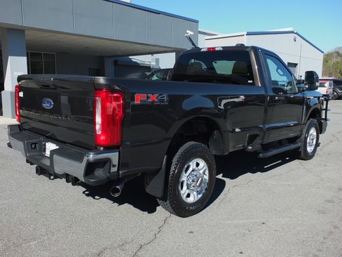 Used 2025 Ford F350 XLT image 3