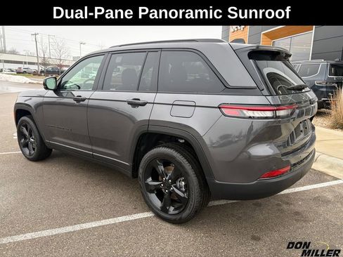 New 2025 Jeep Grand Cherokee Limited w/ Luxury Tech Group II image 7