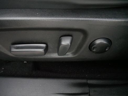 Used 2018 Toyota Highlander XLE image 20