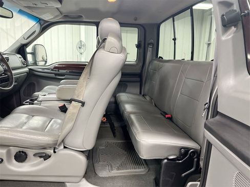 Used 2005 Ford F250 Lariat image 21
