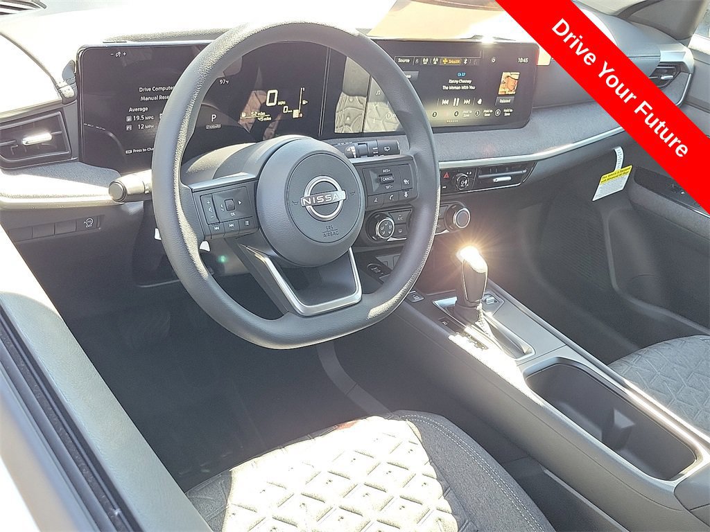 Used 2025 Nissan Kicks SV FWD image 4