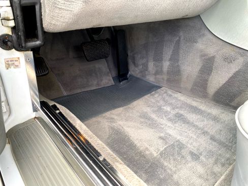Used 1989 Mercedes-Benz 560 SL image 16