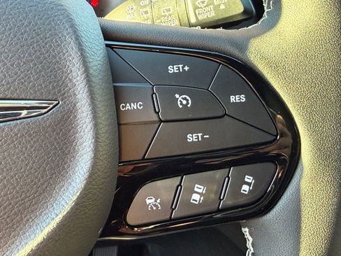 New 2026 Chrysler Pacifica Select image 18