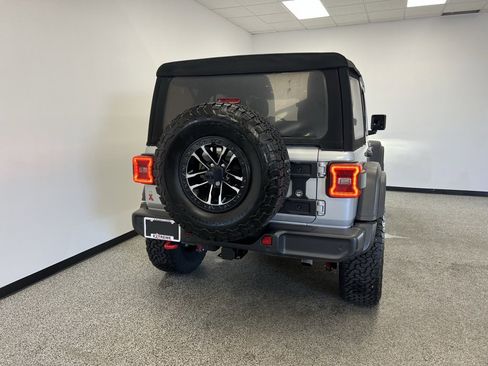 Used 2024 Jeep Wrangler Unlimited Rubicon w/ XTREMEE 35" Tire Package image 6