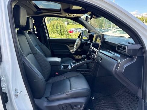 Used 2024 Toyota Tacoma TRD Off-Road w/ TRD Off Road Premium Package AWD/4WD image 32
