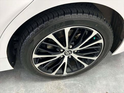 Certified 2020 Toyota Camry SE FWD image 9